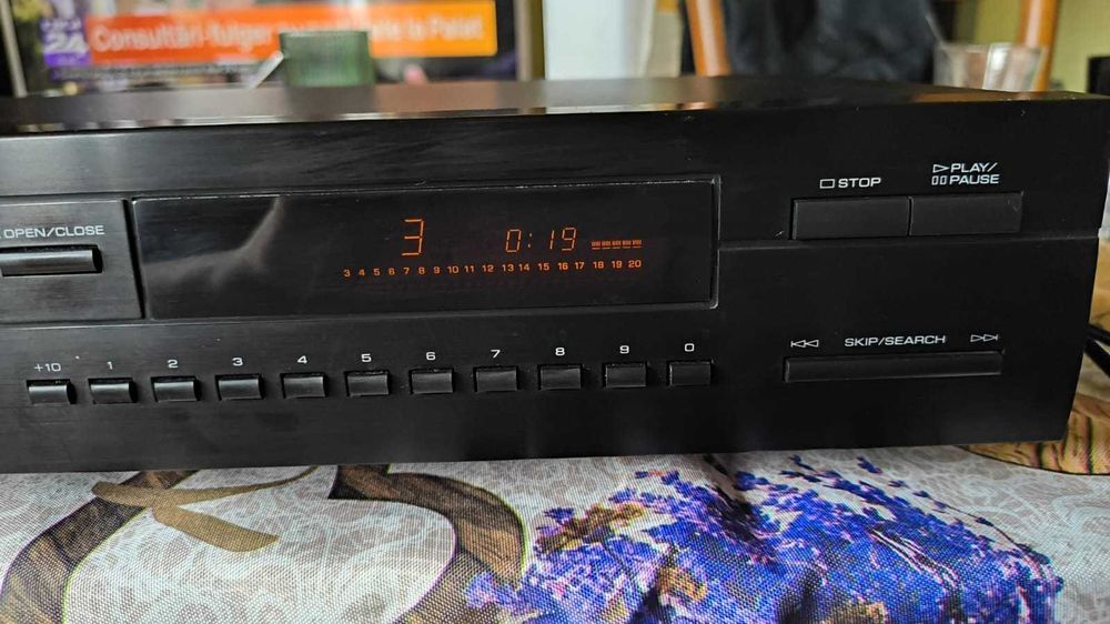 CD player Yamaha CDX-390