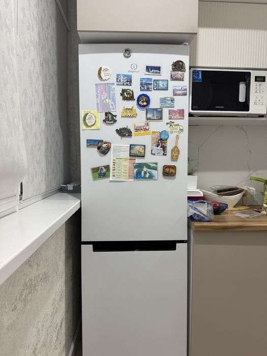 Продаётся холодильник Indesit
