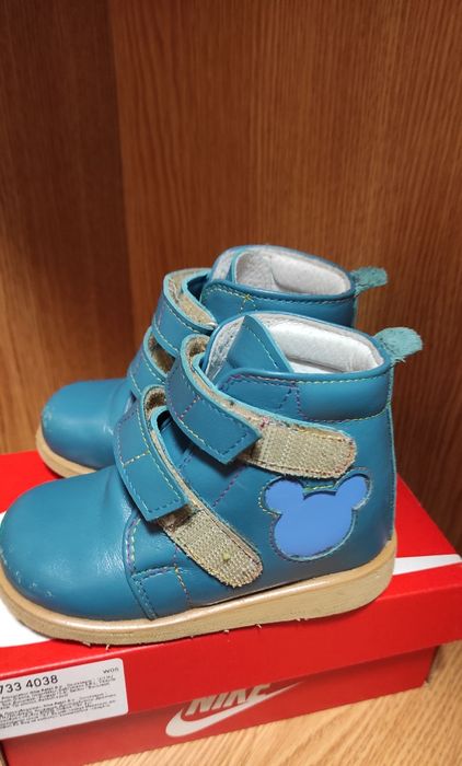 Vând ghetuțe ortopedice din piele naturală, nr 22