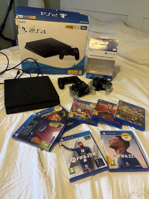 Playstation 4 Sony с 3 джойстика и 7 игри