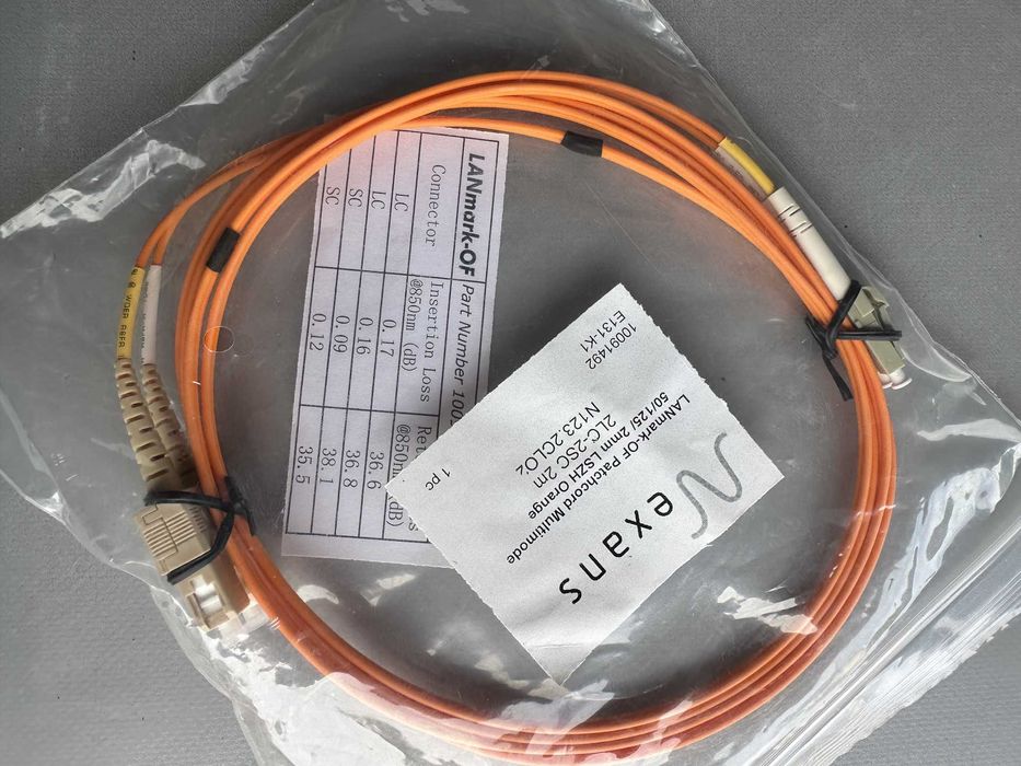 Switch 8 porturi CTS SWH-2108 si cabluri