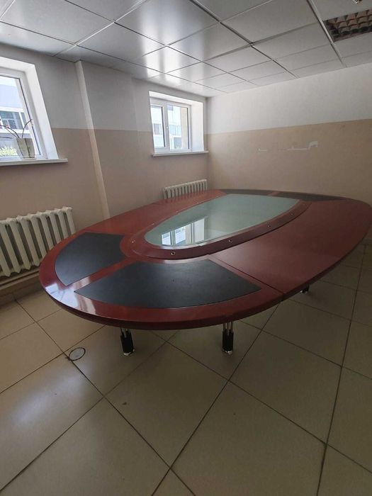 Стол для конференций