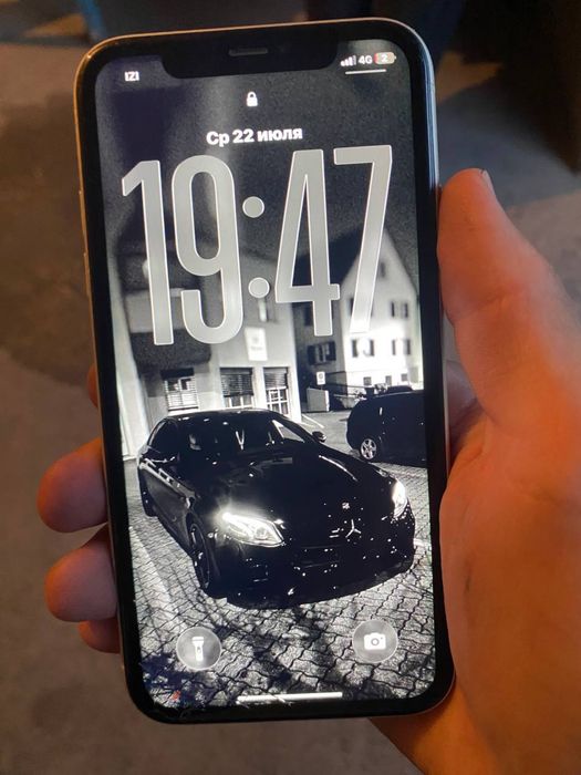 продаю айфон 11 в белом цвете