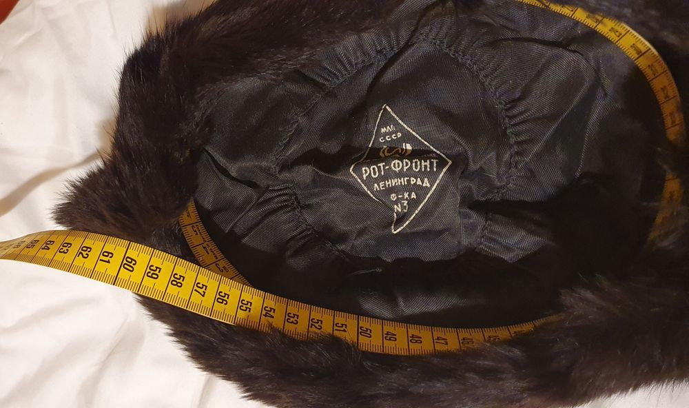 Căciuli blana naturala impecabile alba si neagra 54-56 cm