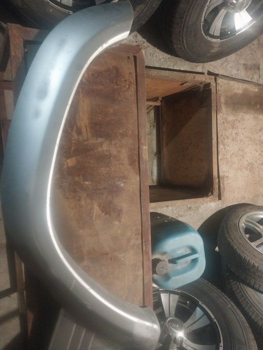 Продам задний правый фендер на митсубиси паджеро 2