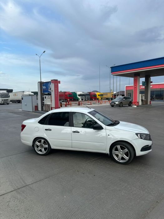 Продам машину Гранта 2020