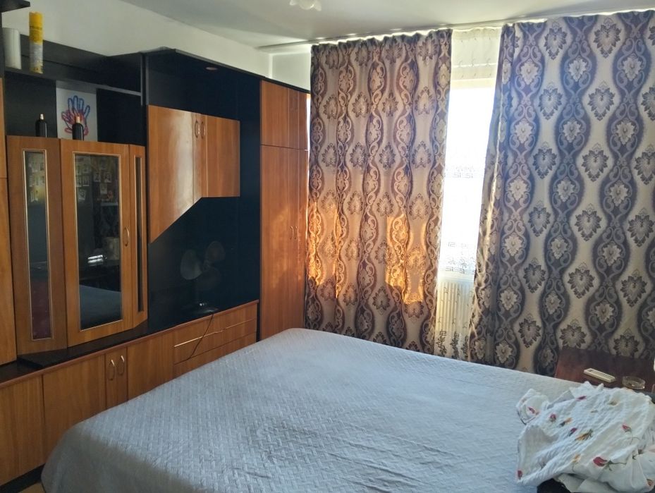 Vând apartament sau schimb cu casa