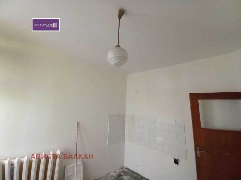 Продава се Двустаен апартамент в София, Център - 68 кв.м за 2633 €/кв.м - Снимка #2