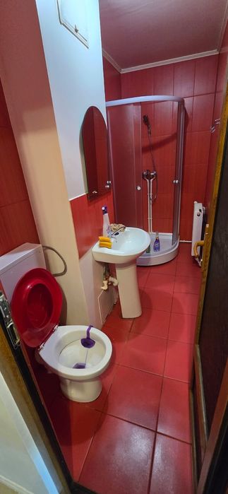 Închiriez garsoniera