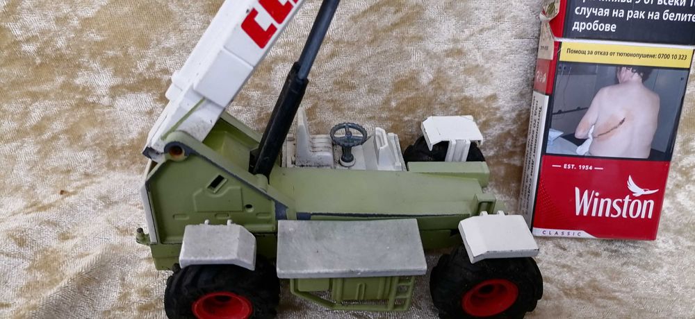 Фермерски товарач Телескопи  CLAAS RANGER 911 T 1:32 SIKU 3455 Germany