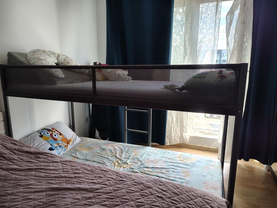 Pat supraetajat Ikea, folosit foarte puțin.vine cu saltele.