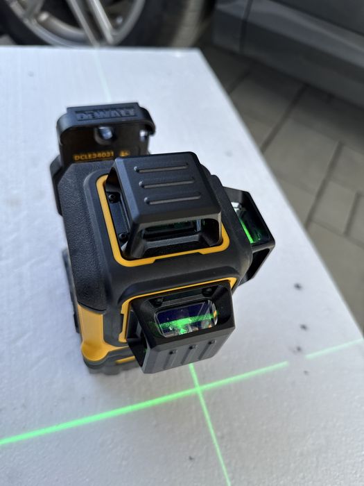 Vind laser Dewalt DCLE34031 XR nou  2025 cu acum 3ah
