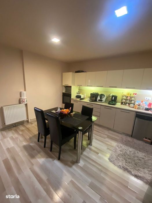 De vanzare CASA cu 3 hale in curte cu 16 ari teren la DN