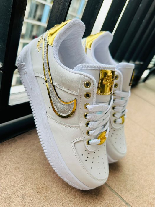 Adidasi Nike dama alb