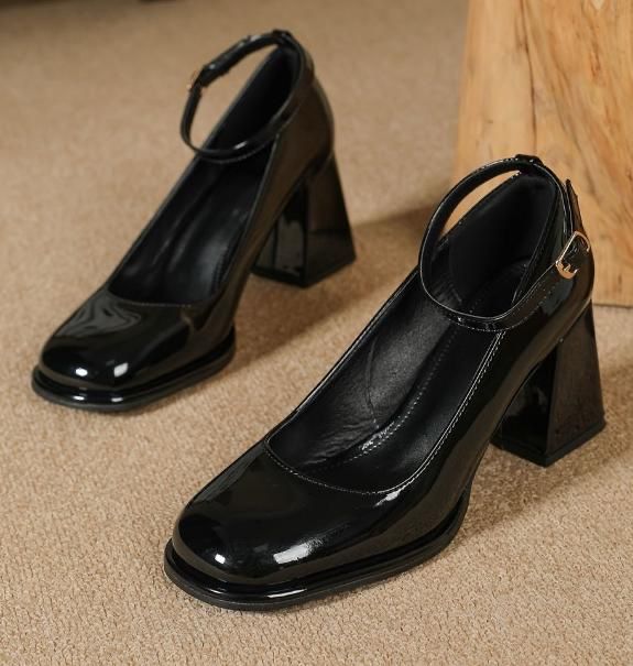 Женские туфли на каблуке