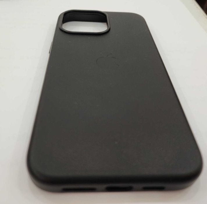 Чехол для iPhone 15 Pro Max, черный пластиковый, MagSafe