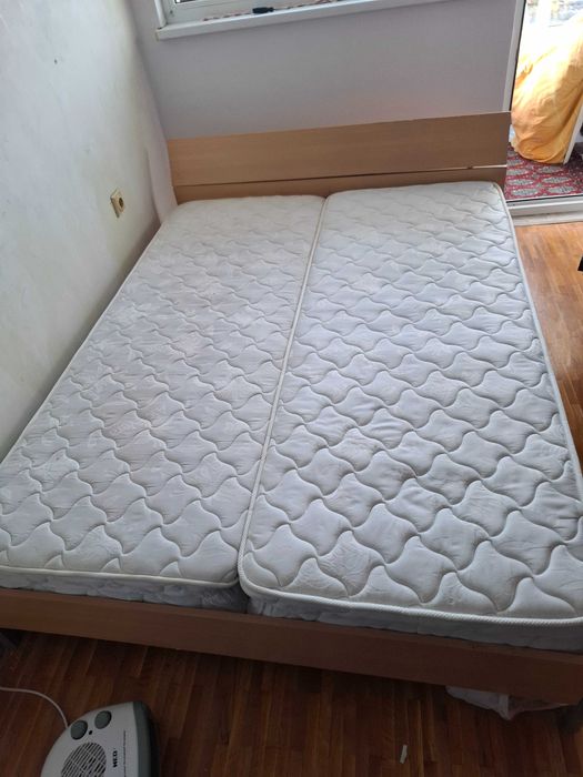 Продавам спалня 150/200 с два матрака