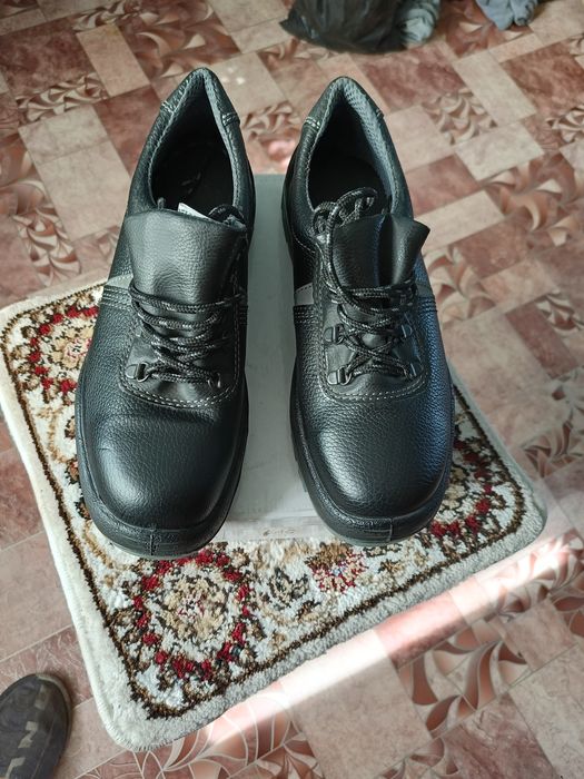 ПРОДАМ БОТИНКИ состояние новое 43р.