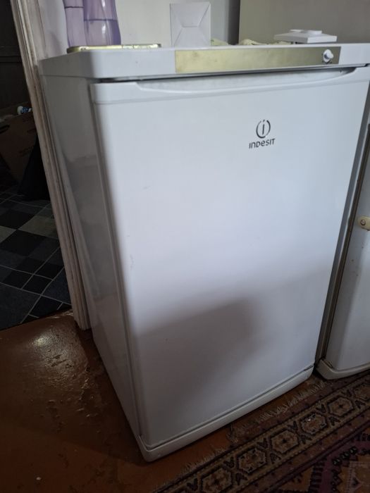 Морозильник Indesit в отличном состоянии