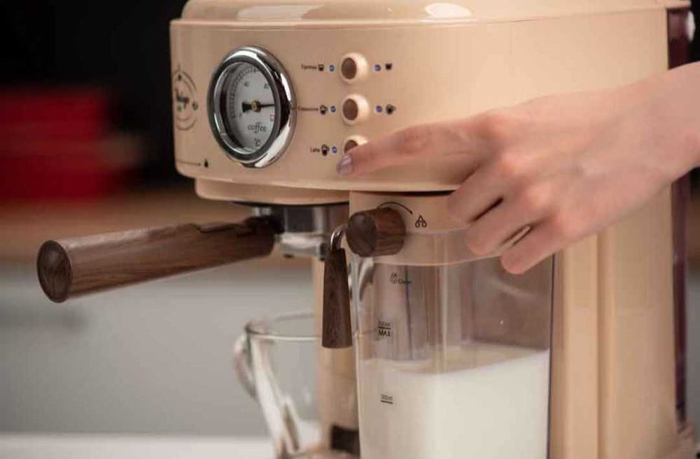 Vând espressor myria