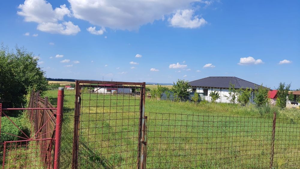 Vând teren intravilan in Chisirid com Nojorid, lângă padure