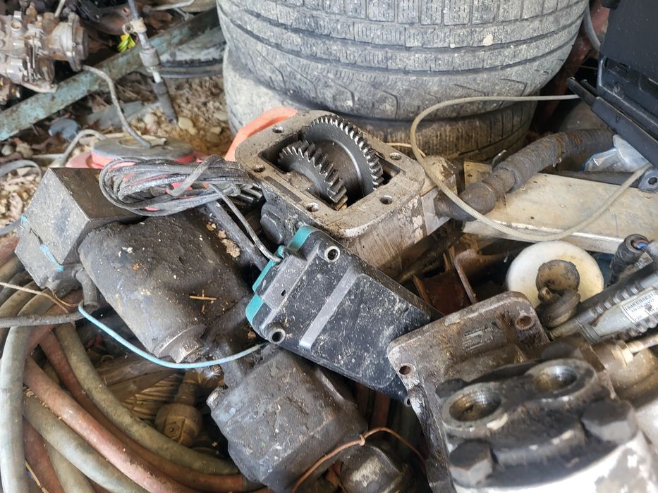 Pompă basculare electrică și pe cutie