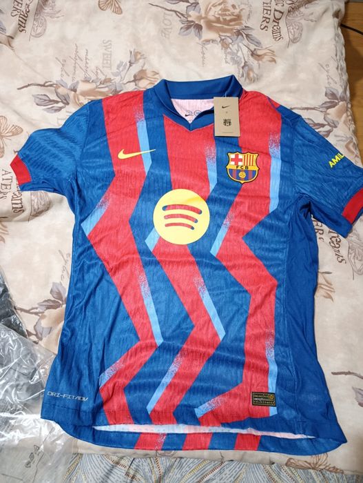 Тениска Барселона сезон 25/26