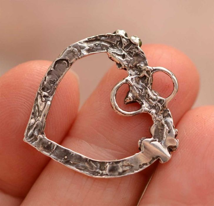 Сребърно бижу 925 – медальон „Отворено сърце“, талисман за любов.