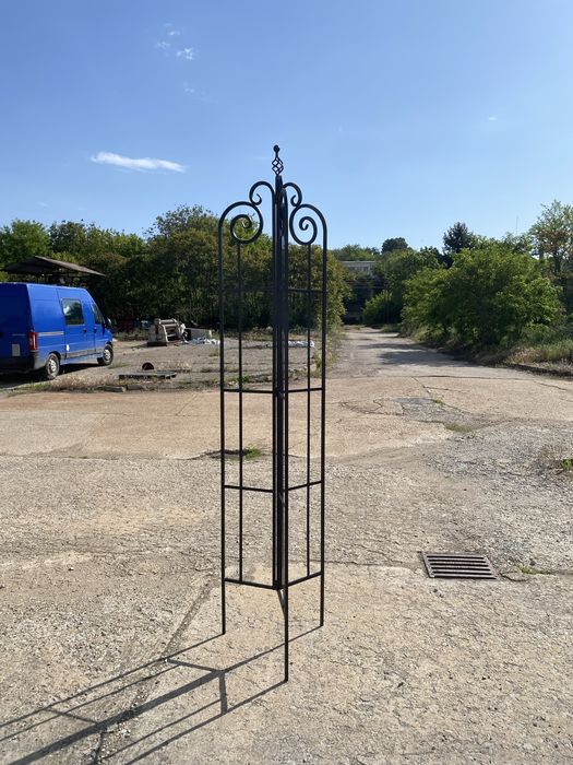 Обелиск за цветя