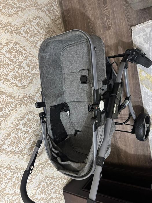 Каляска почти новая