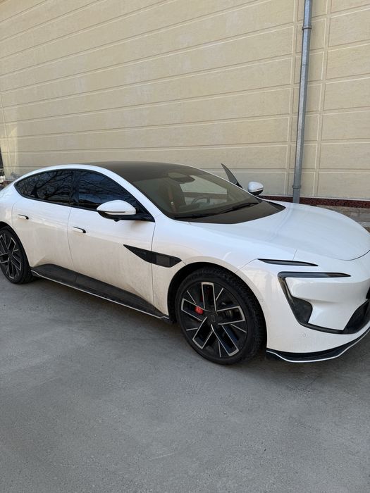 Avatr 12 4WD 755км