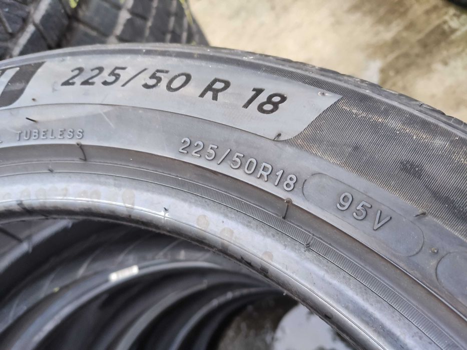 4бр Летни гуми 225 50 18 - Michelin