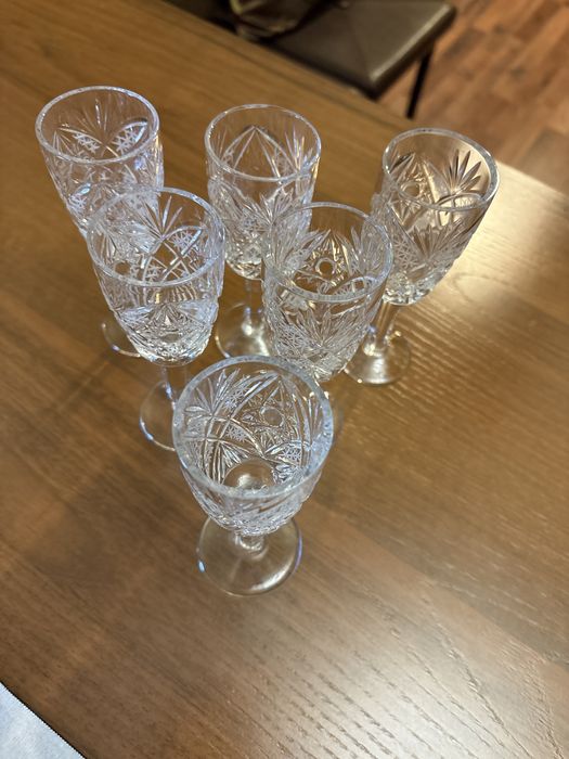 Продам рюмки  хрустальные