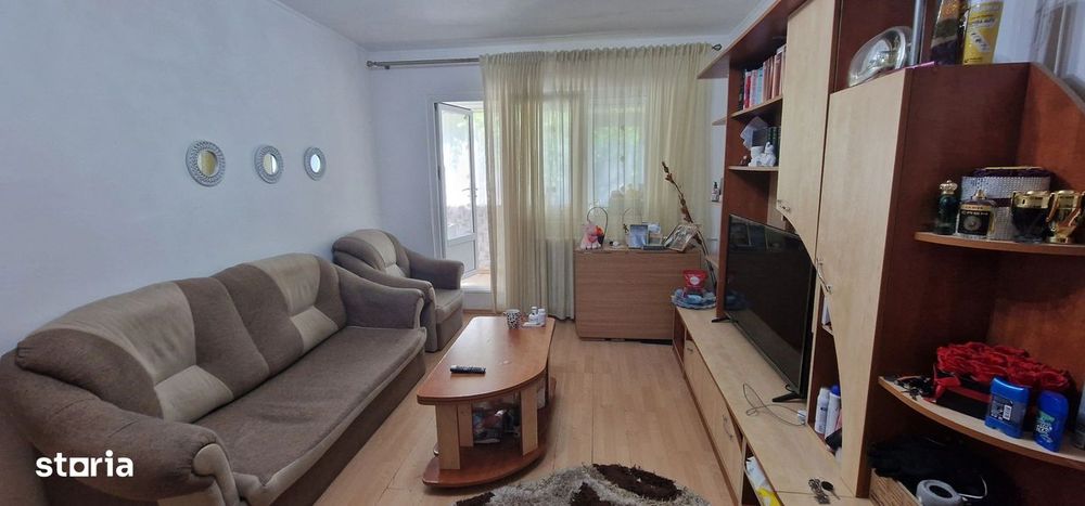 Doua camere transformat in 3 camere.