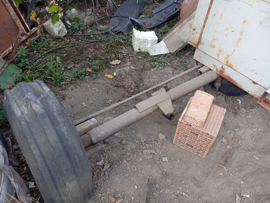 Semiremorca agricolă monoax neterminată