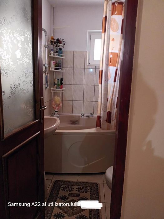 Vând apartament 3 camere +garaj