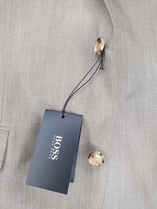 Hugo Boss Нов Оригинален мъжки костюм размер 44