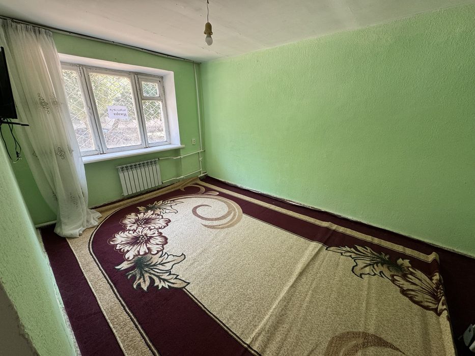 1 xonali kvartira 1-etajda zur lokatsiyada joylashgan.