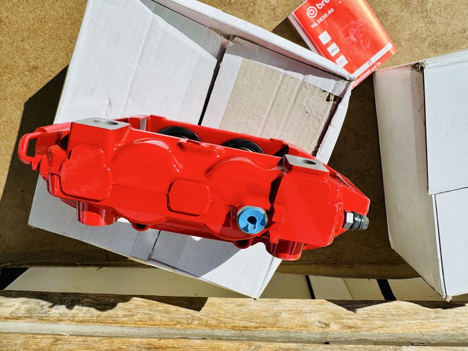 Спирачни апарати Brembo (4 бутални) чисто нови в кутии