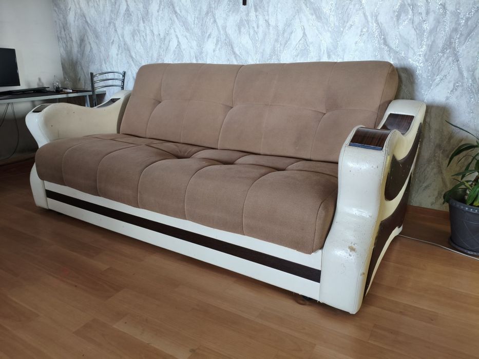 Продам диван и угловой стол