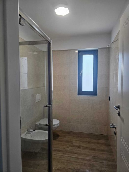 De vânzare Apartament 4 camere,bloc nou!