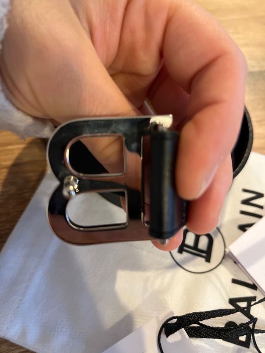 Vând curea din piele autentica Balmain