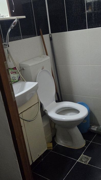 Proprietar inchiriez garsoniera Zona Medicina, Isho,12mp,baie proprie