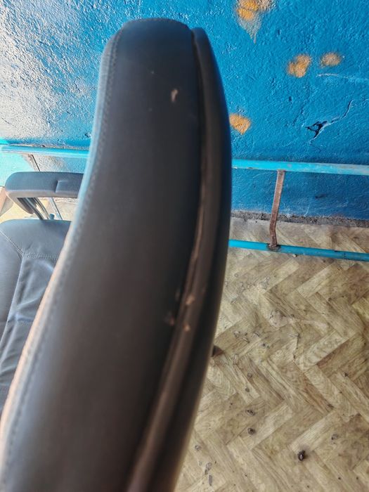 Продаю кресло есть пару коциков,