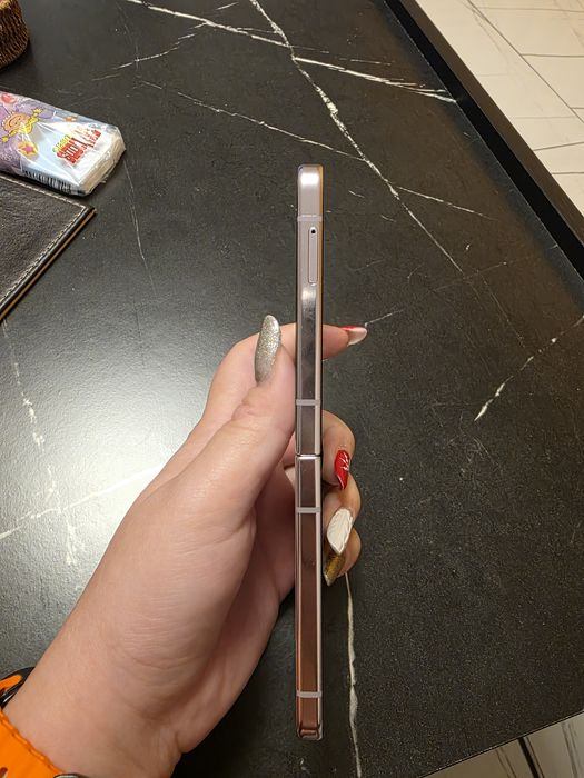 Samsung Galaxy Z Flip 5 – 256GB, Lavender – stare bună