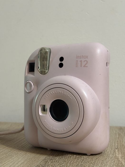 Instax mini 12 в розовом цвете