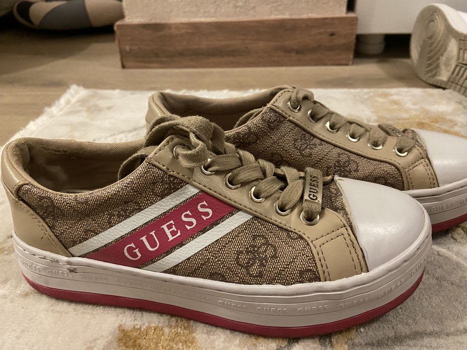 Adidasi Guess  marimea 36
