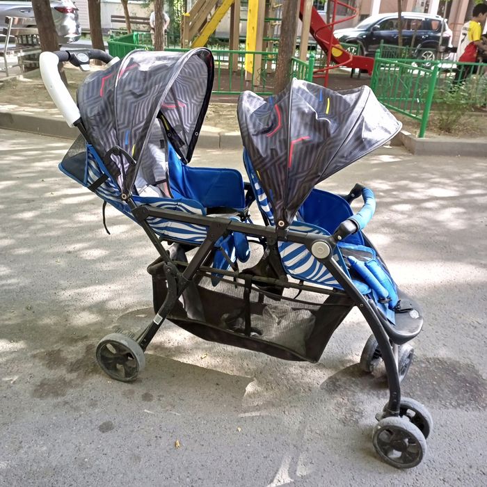 Двухместная коляска