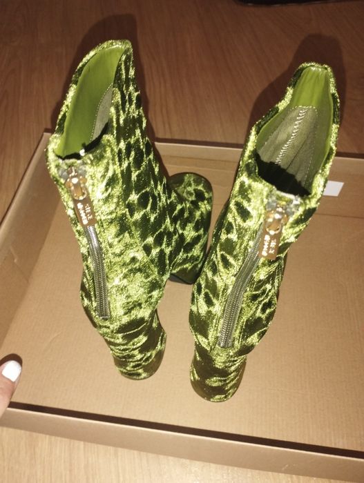Нови боти на Steve Madden
