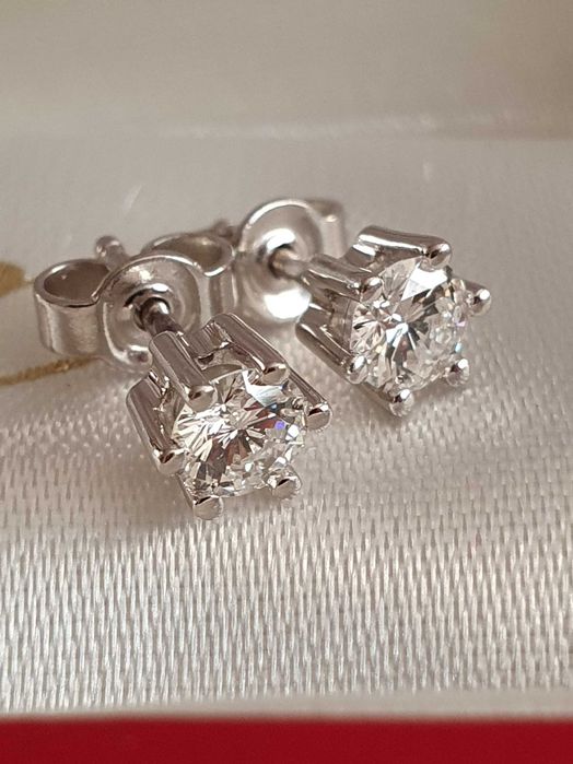 Cercei Stud Punto Luce aur alb cu diamante naturale 0,7ct VVS top unisex